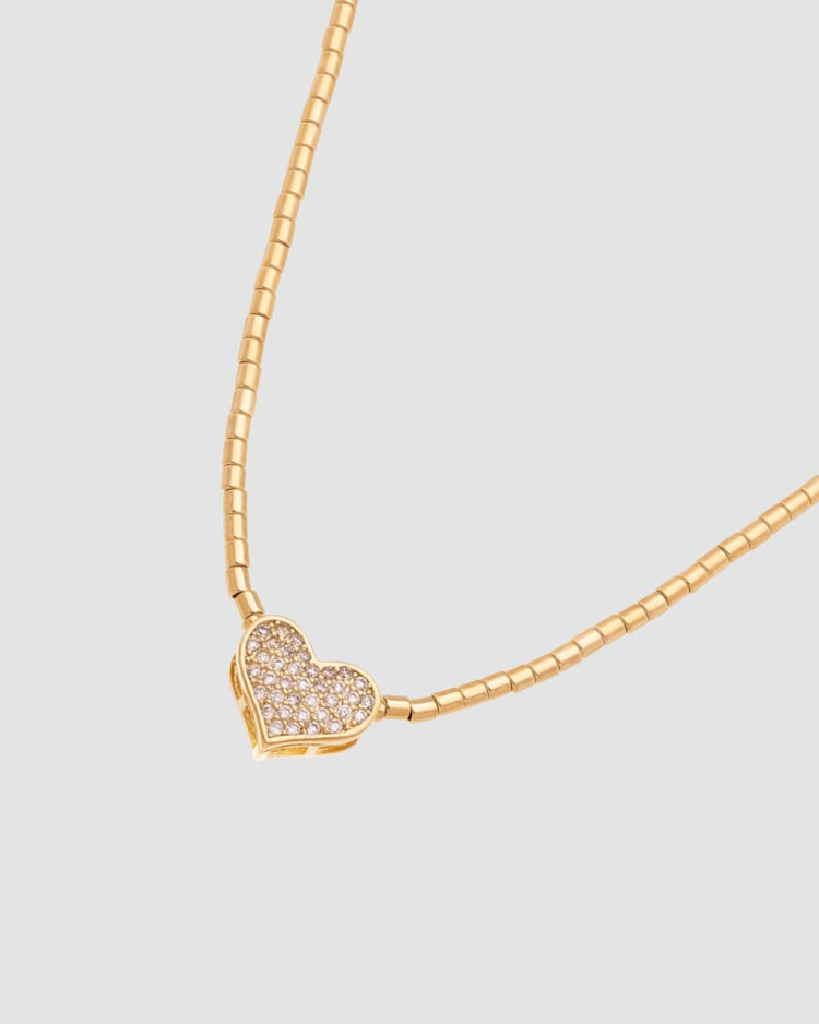 choker canutilho dourado Papoula, semijoia banhada a ouro 18k com pingente coração zirconia 1,2cm, 37cm + 10cm extensão com fecho ajustável, acabamento polido, fotografado em fundo cinza neutro
