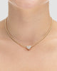 choker canutilho dourado Papoula, semijoia banhada a ouro 18k com pingente coração zirconia 1,2cm, 37cm + 10cm extensão com fecho ajustável, acabamento polido, fotografado no pescoço