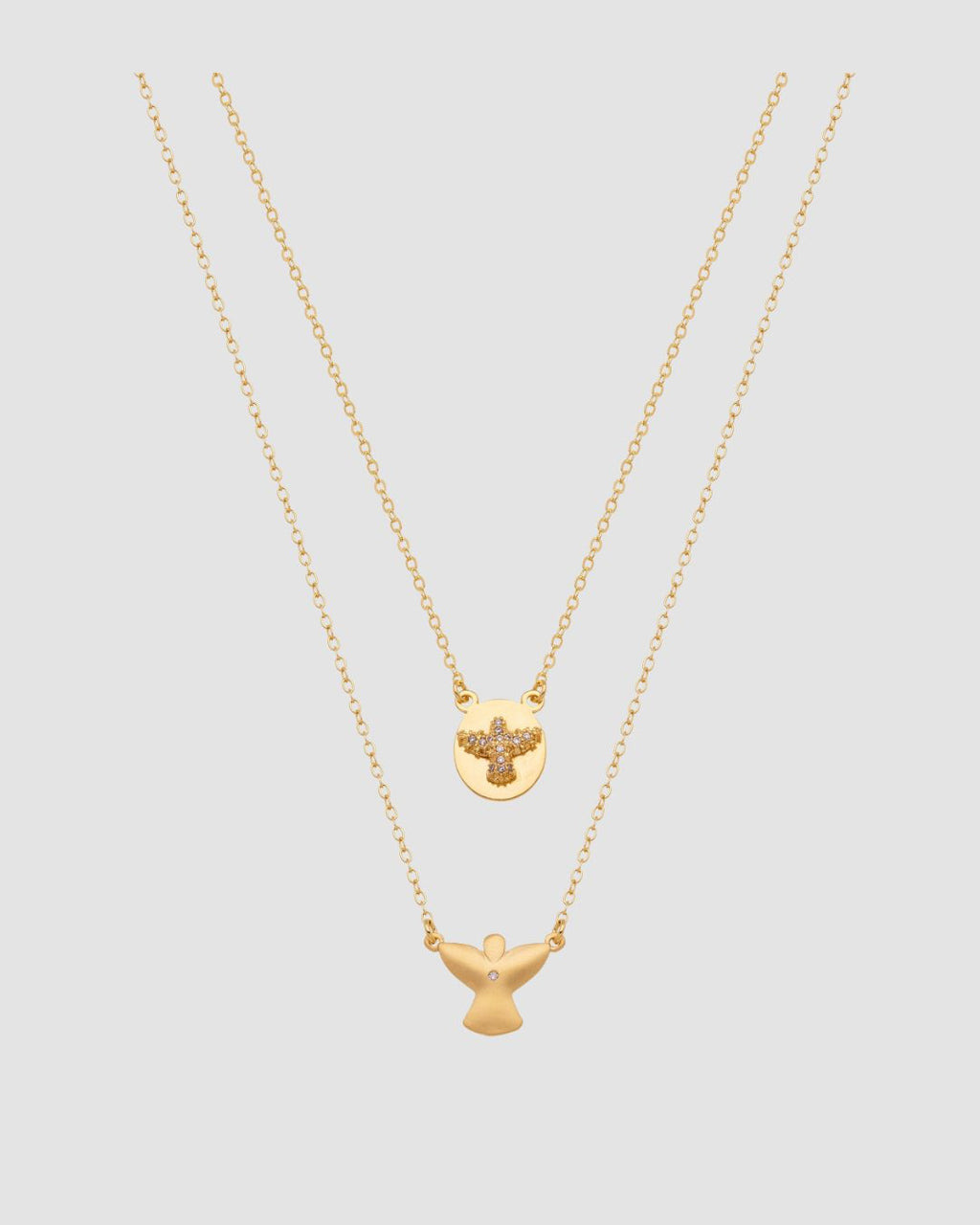colar anjinho duplo dourado Papoula, semijoia banhada a ouro 18k com duas correntes em camadas, anjinho estilizado zirconia 40cm + 10cm extensão e anjinho minimalista 42cm, acabamento polido, fotografado em fundo cinza neutro