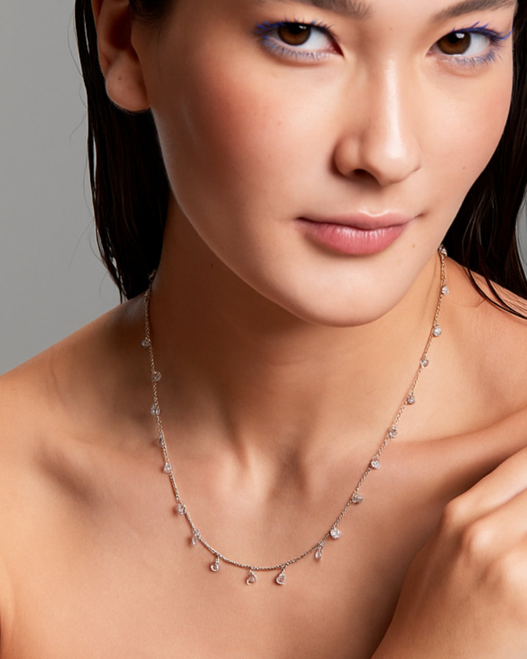 colar-com-pingentes-de-zirconia-45cm-prateado-papoula-light-dots-2