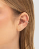 Modelo usando piercing fake bolinhas com zircônia prateado sem necessidade de furo — acessório feminino Papoula