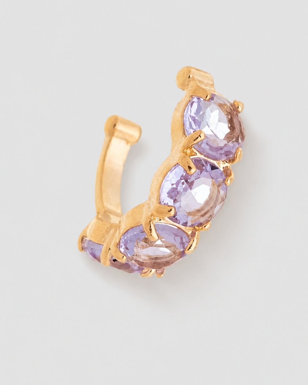 Piercing fake cravejado zircônia lilás semijoia banhado a ouro 1,3 cm — acessório feminino Papoula