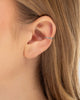 Modelo usando piercing fake gotas orgânicas prateado sem necessidade de furo — acessório feminino Papoula