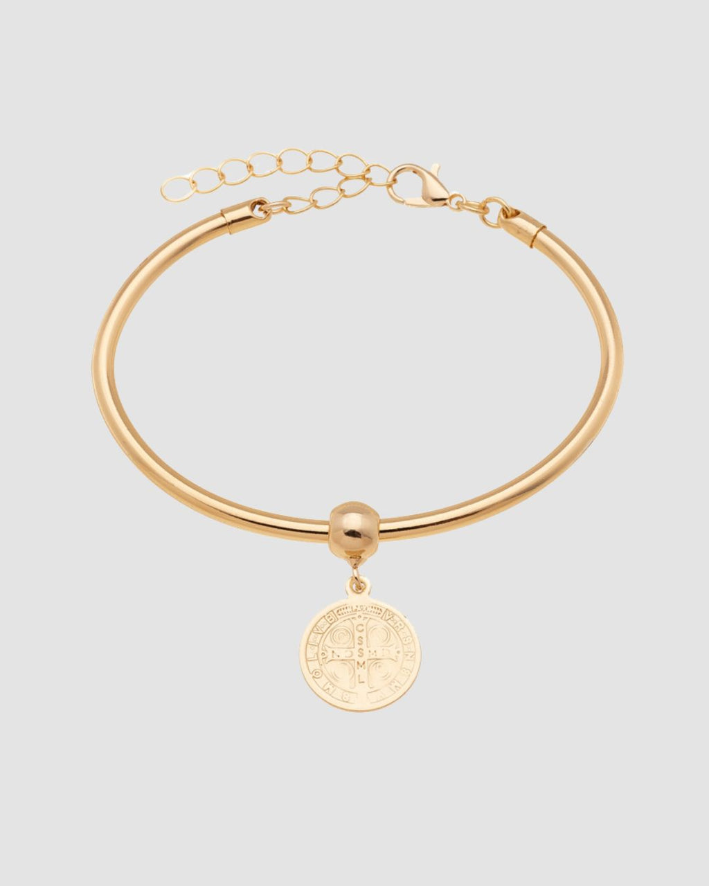 pulseira São Bento dourada Papoula, semijoia banhada a ouro 18k com medalha em relevo, ajuste de 4 cm, fecho de segurança com corrente de extensão, acabamento polido, fotografado em fundo cinza neutro
