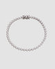 pulseira riviera prateada com zircônia Papoula, semijoia com zircônias brilhantes, 19cm de comprimento, fecho de segurança em caixa, acabamento polido brilhante, antialérgica, fotografada em fundo cinza neutro